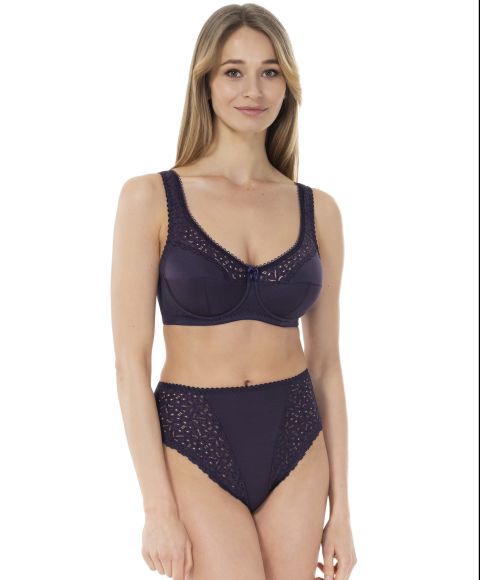 Pilnai krūtis dengianti Liemenėlė Mink&scaron;tais kau&scaron;eliais