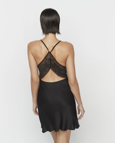 Moteriški naktinukai