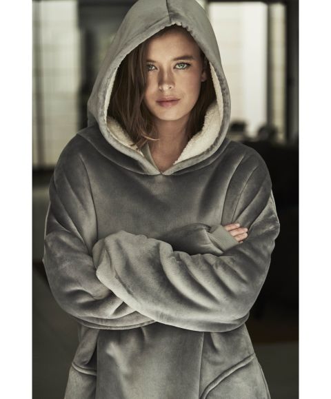 Džemperis su gobtuvu ir kišenėmis